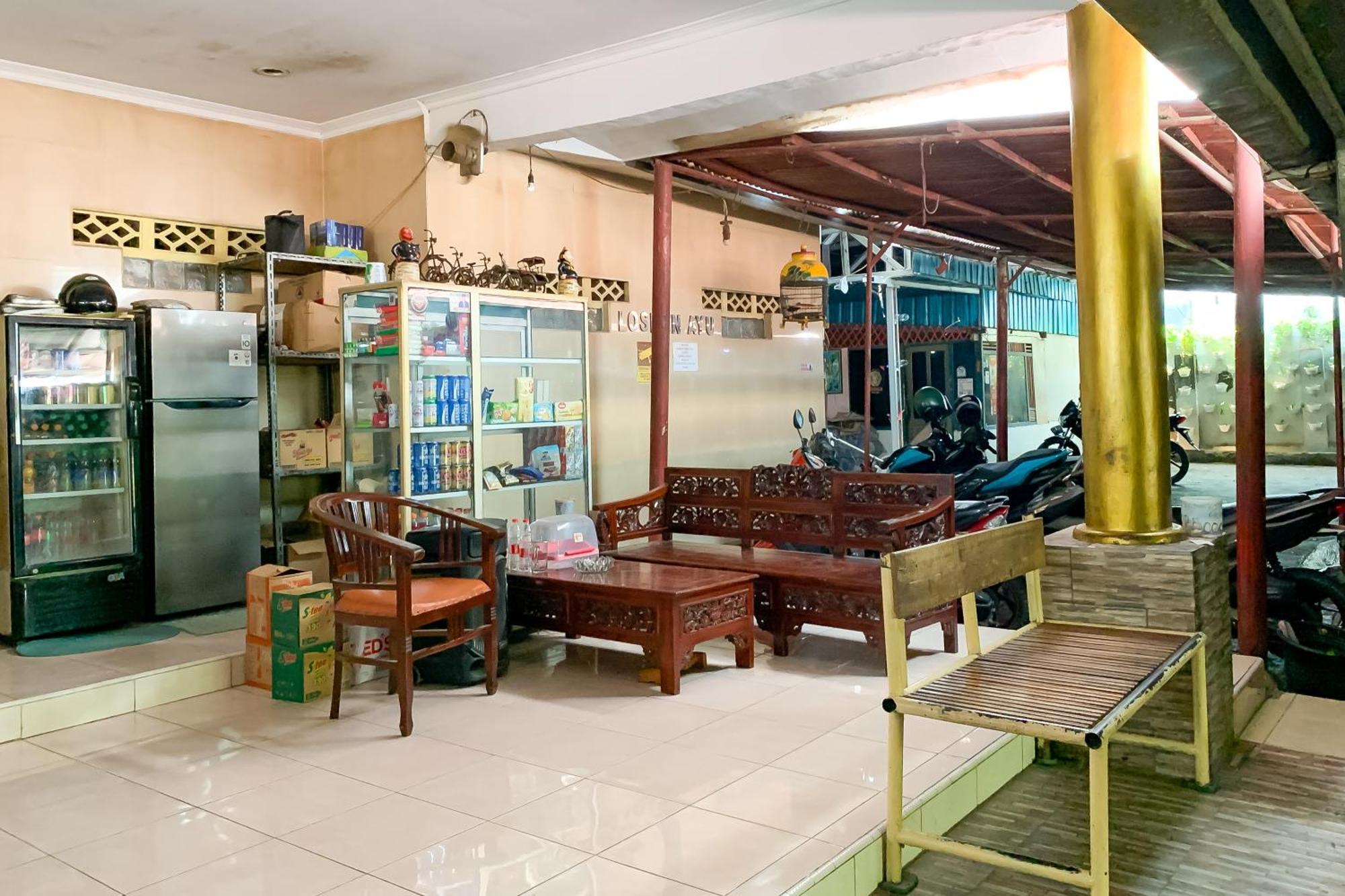 Penginapan Losmen Ayu Pamanukan Redpartner Pamanukan Hilir Esterno foto